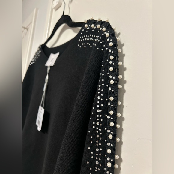 Women’s Black Crewneck - Picture 2 of 3